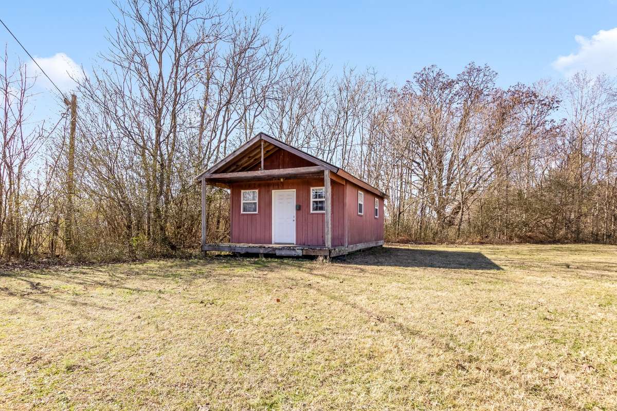 Work from home but need to get out of your home to be productive... Yes you could turn this into an amazing home (but away from home) office. Or turn this into an income producing tiny home rental...Endless possibilities!