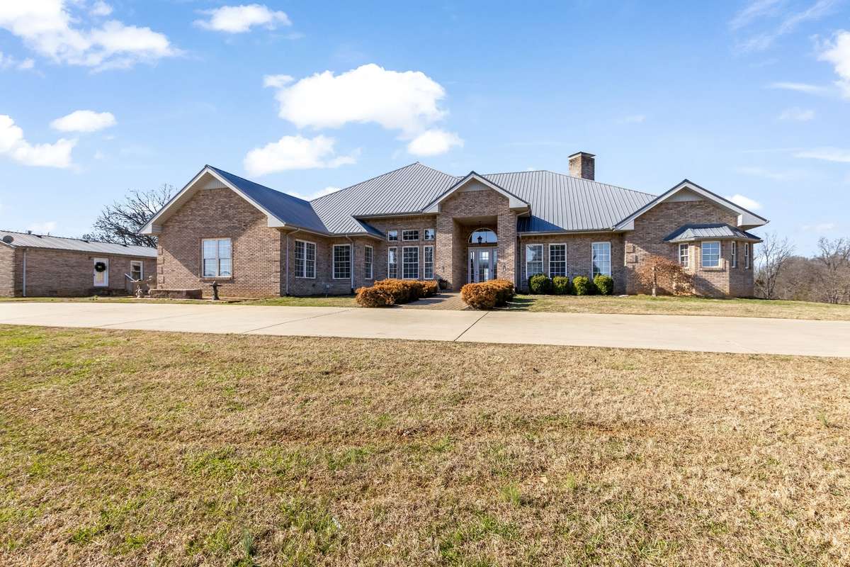Welcome Home...This property is sure to Amaze you! 555 Randall Hitchcock is exactly what you are searching for. Privacy - Yes, Room for the whole family - Yes, Close to shopping and hospital - Yes!