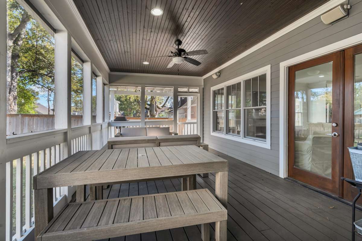 Fantastic Screened Porch-spend some quiet time, have a cup of coffee or tea, relax and unwind on a summer night.