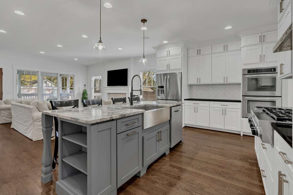 Host game nights, parties or dinners in this beautiful open floor plan. Cabinets and Island are freshly painted. Double oven, gas cooktop.