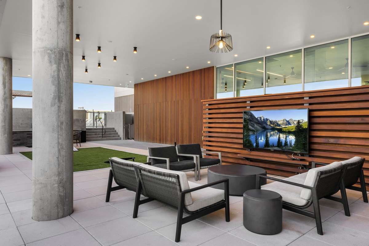Outdoor communal hang-out seat
