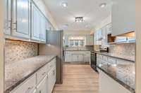 *MOTION SENSORED UNDER CABINET LIGHTING* TONS OF CABINET SPACE*