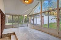 *PERFECT PLACE FOR HOSTING FRIENDS AND FAMILY*