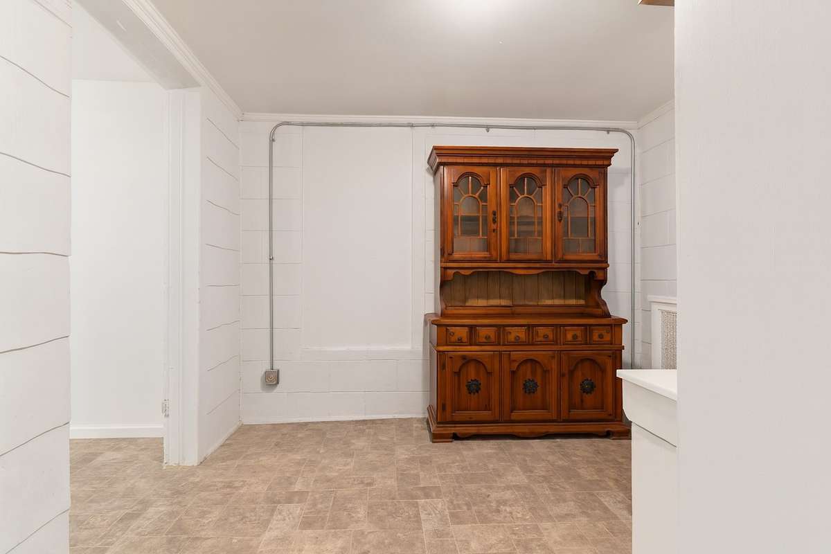 Rendering: virtually removed all furniture to show potential.
