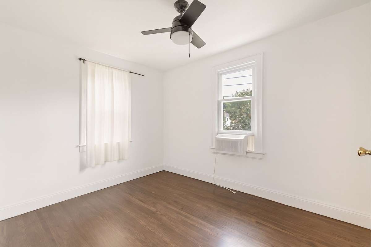 Rendering: virtually removed all furniture to show potential.