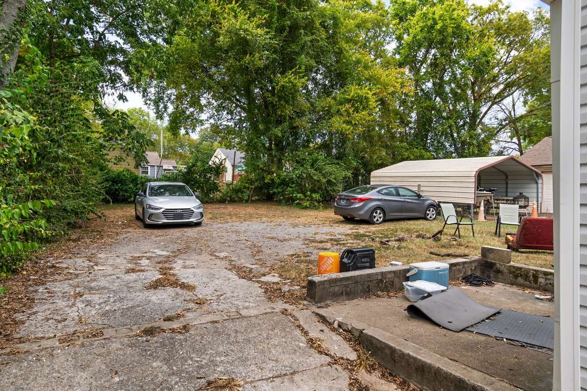 Open gravel parking, perfect for 3-5 cars.