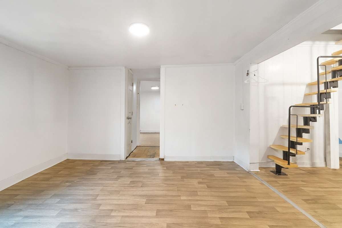 Rendering: virtually removed all furniture to show potential.