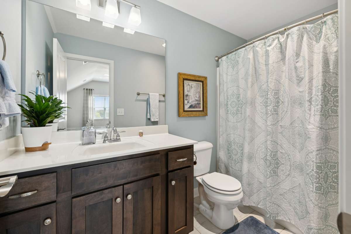 Upstairs full bathroom