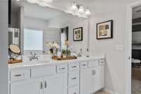 *This is a marketing photo. Colors/options may be different.*