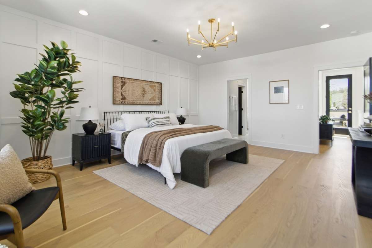 2 walk-in closets (one in the bedroom and one in the bathroom)