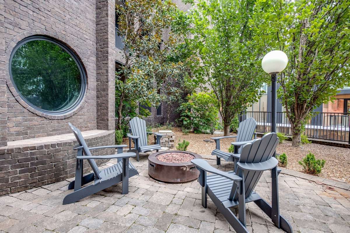 Grab your friends and family and head to the common space to enjoy an evening around the firepit.