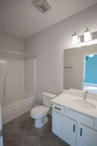 Full bath with tub in 2nd bedroom