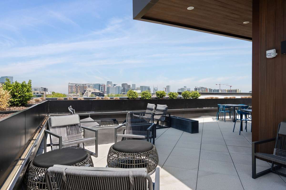 5th Floor amenity area outside deck with great views of the Nashville Skyline.
