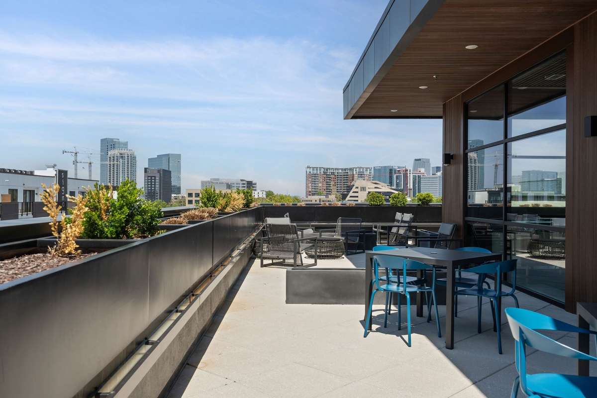 5th Floor amenity area outside deck with great views of the Nashville Skyline.