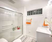 Full bath with walk in closet