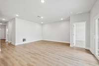 Images are of a completed home and are provided for illustrative purposes only. Actual features, finishes, and specifications may differ.