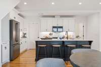 WOW! What a great kitchen!