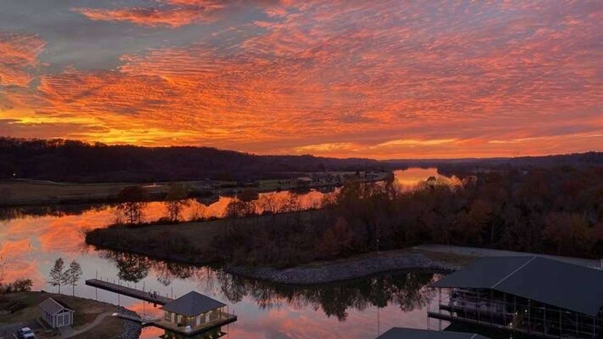 View of Cumberland River and the marina in Ashland City at sunset.  Nashville favorite MONELL’S will be opening on the waterfront soon in Harbor House… another great local eatery for Ashland City!
