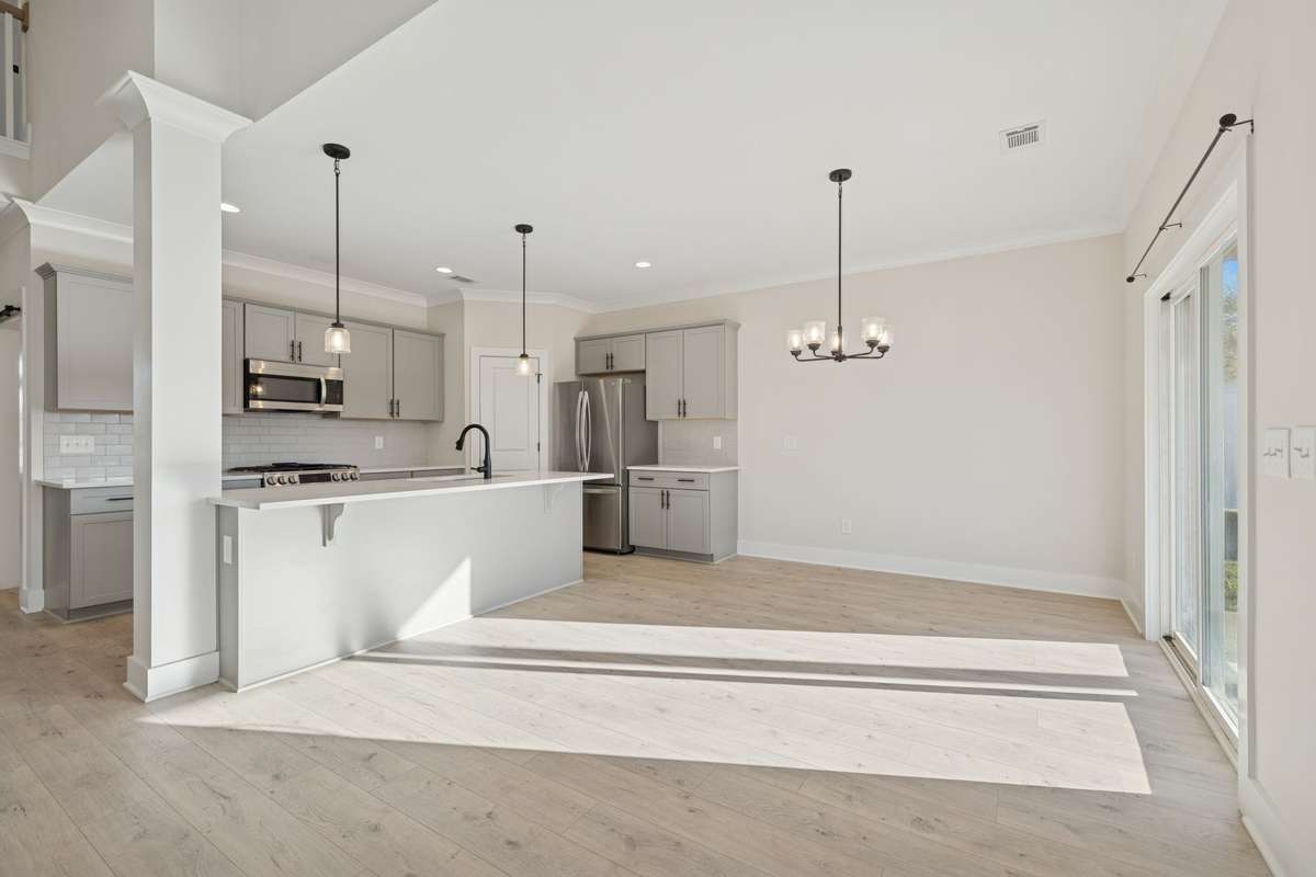 Kitchen & Dining Area