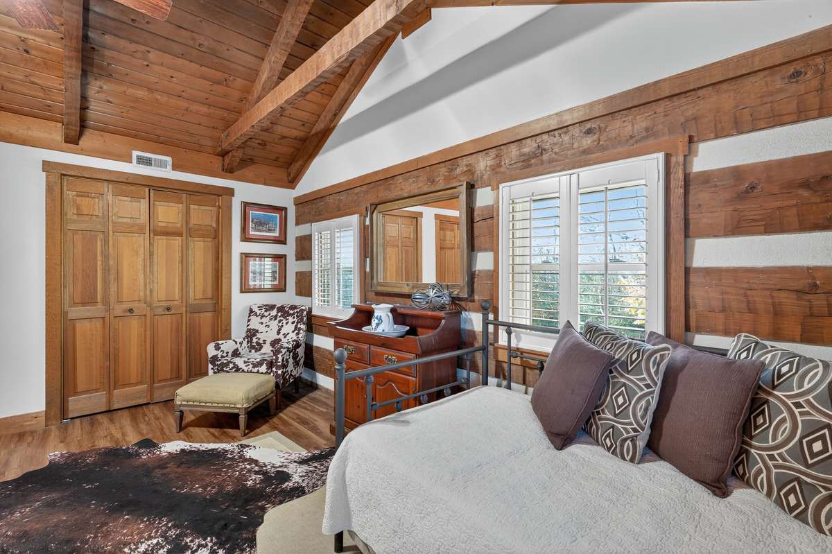 Large room!!