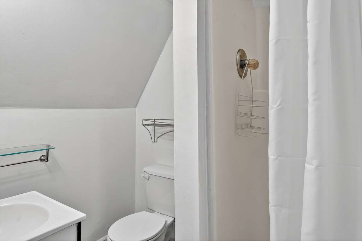 Garage Apartment Bath with Shower