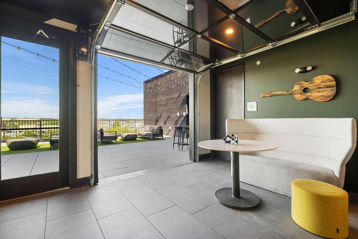 Roof top lounge