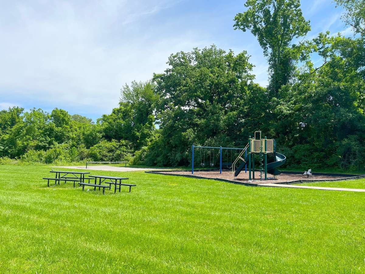 Walk to Indian Creek Park