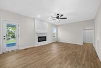 Example photos, colors and materials may vary.