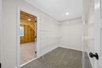 Example photos, colors and materials may vary.