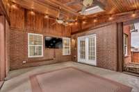 Spacious for all your friends and family to watch this big screen TV that remains.