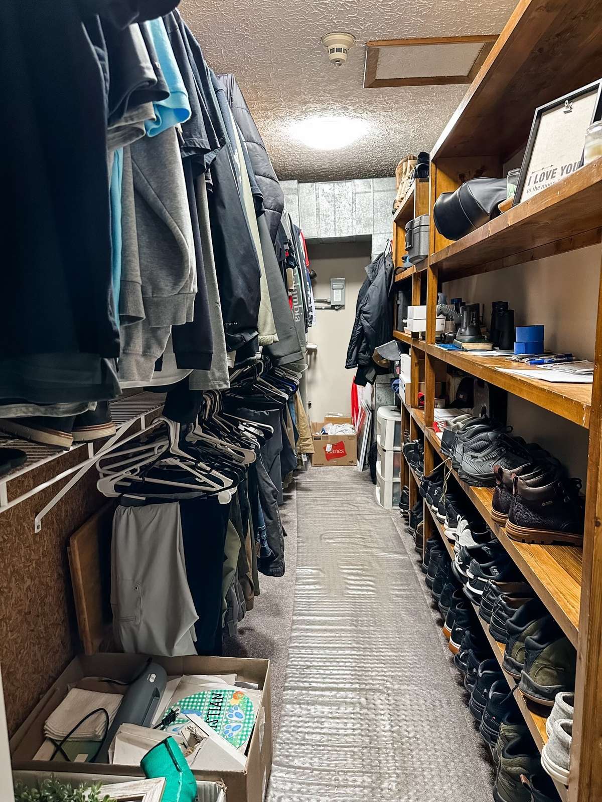 Walk in closet!!