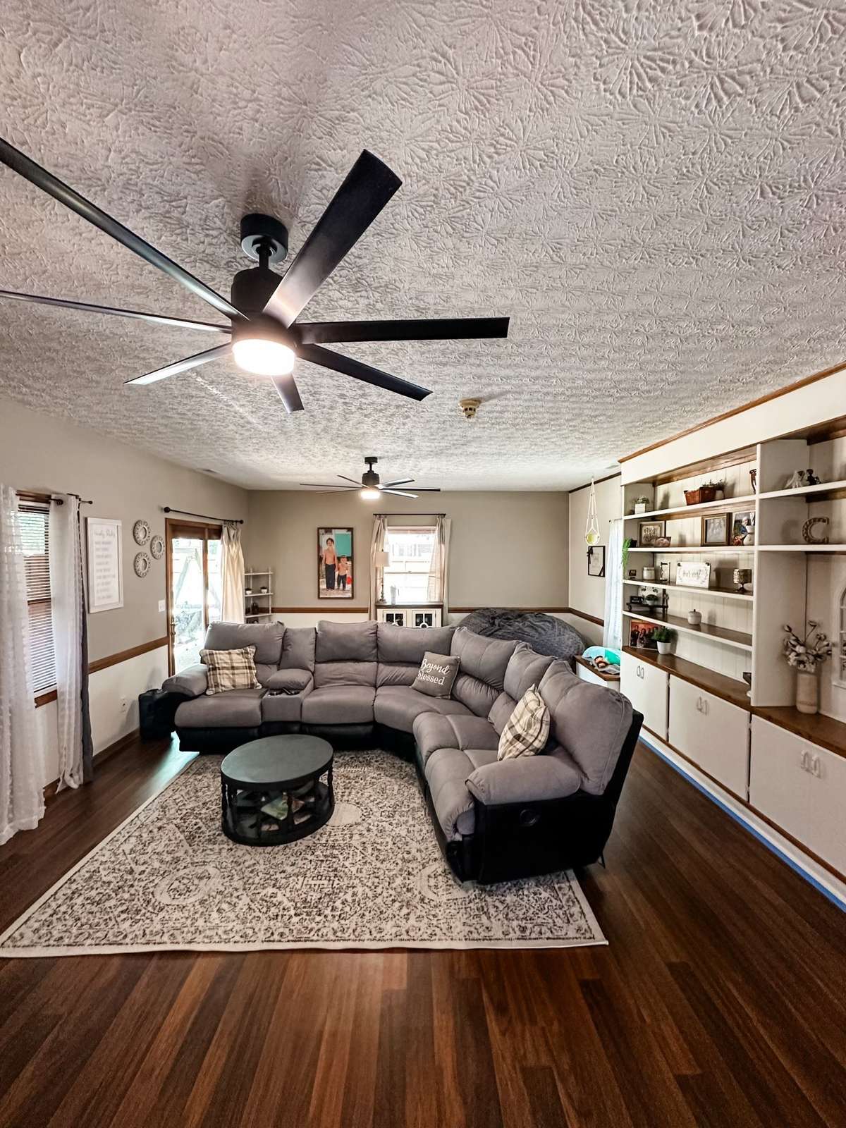 Custom built in bookshelf along the entire back wall!!