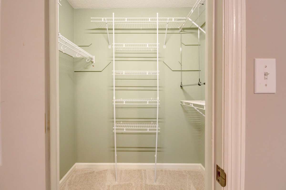 Walk-in Closet