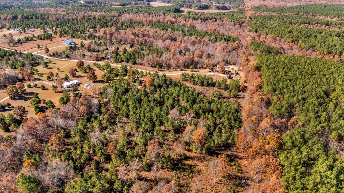 6.89 acres perfect for the discerning nature lover, this property offers unparalleled tranquility and breathtaking scenery. Discover your own peaceful sanctuary.