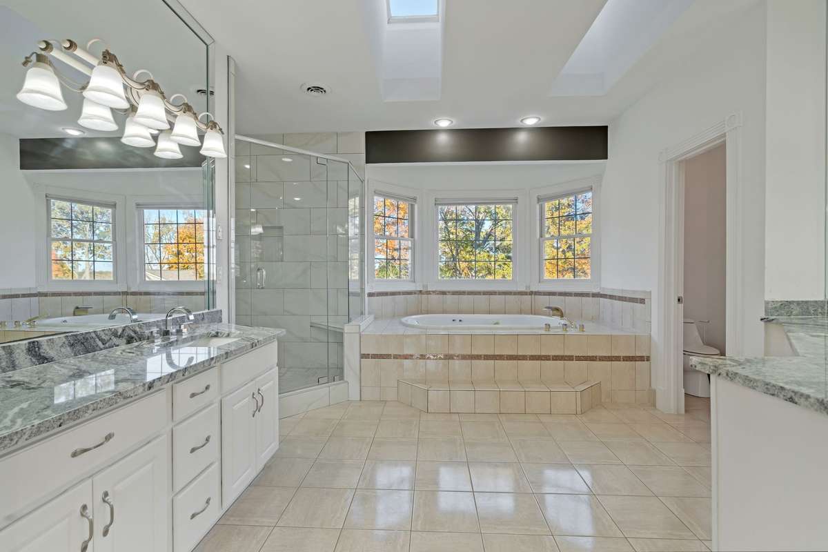 This bathroom oozes with luxury.