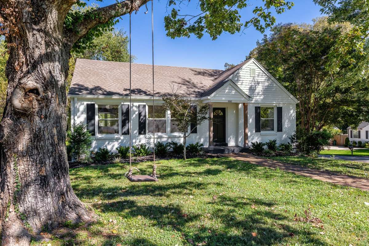 900 Woodmont Blvd. This street is practically famous around here!! Located minutes to Green Hills, 12 South, Wedgewood/Houston, Downtown, Belmont/Lipscomb/Vandy, Brentwood, and so much more!!