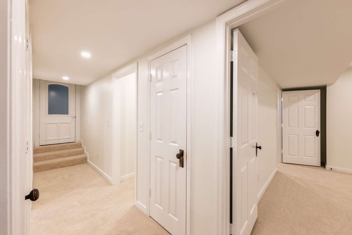 Hallway to the bedrooms. The laundry room is behind the old door!