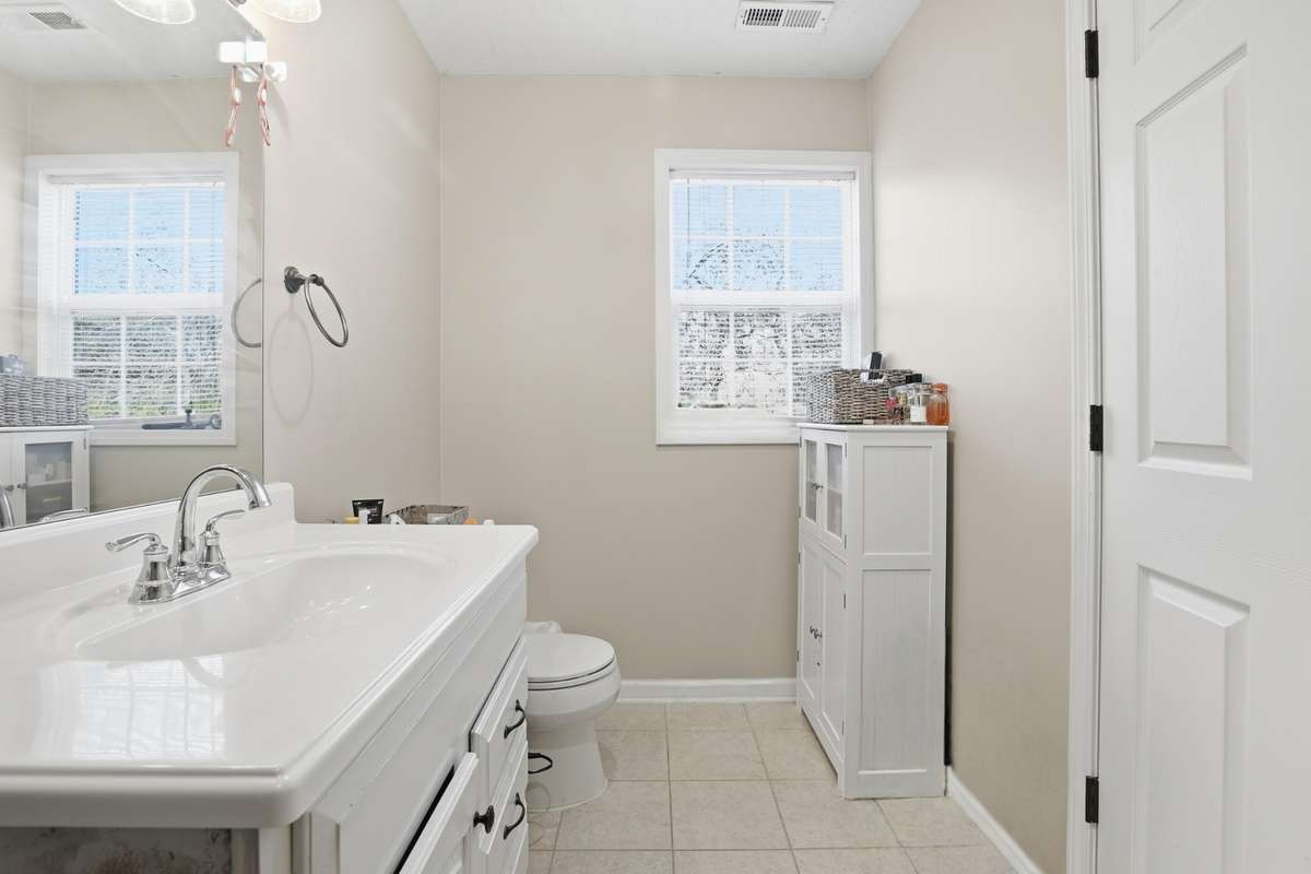 Full bathroom connected to Bedroom #2