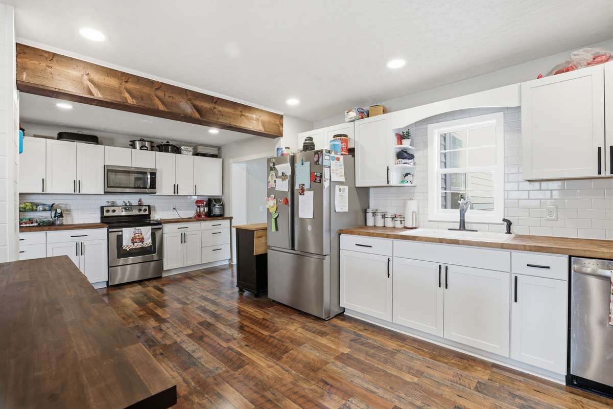 Another view of the kitchen.