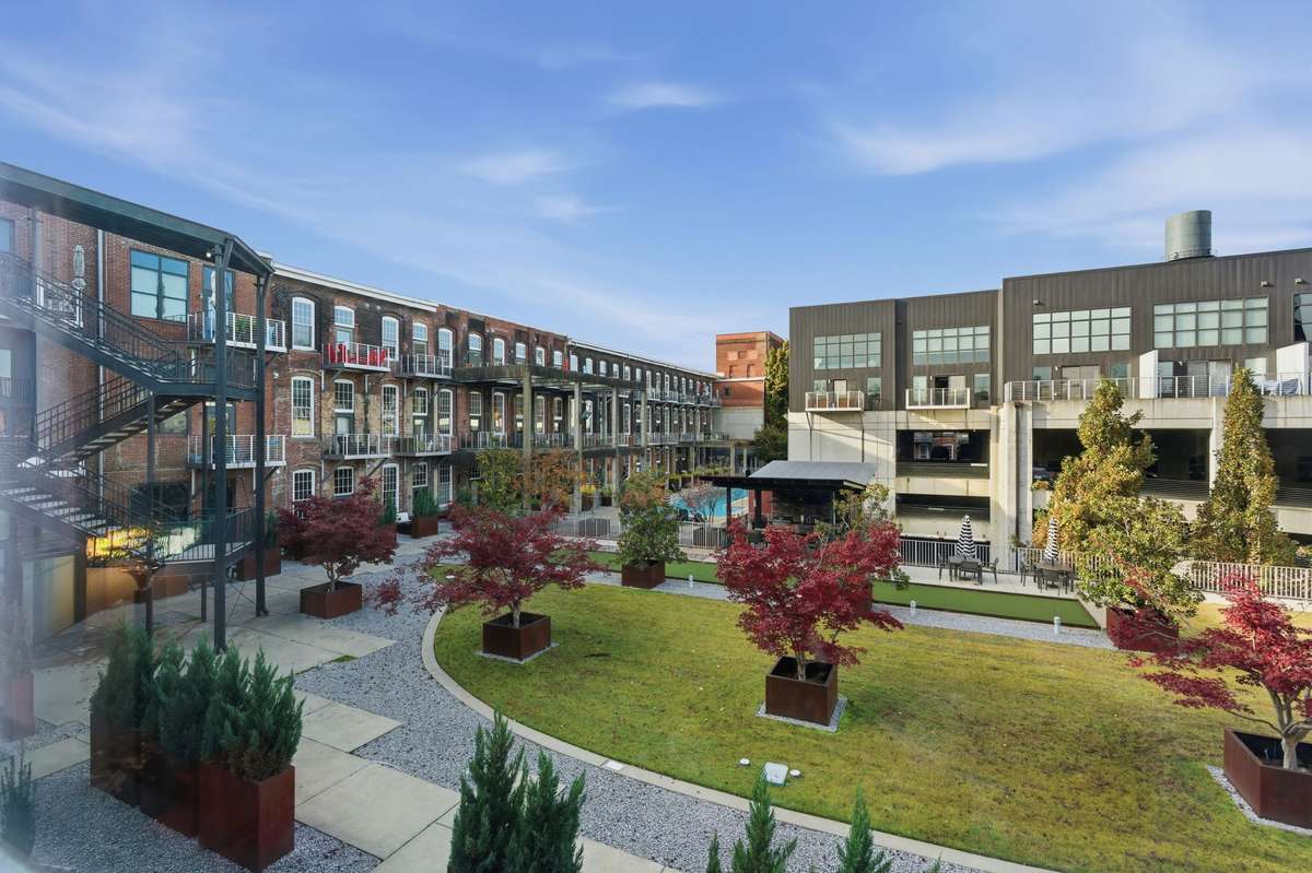 The perfect blend of manicured + industrial