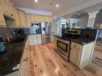 Kitchen, all appliances remain.