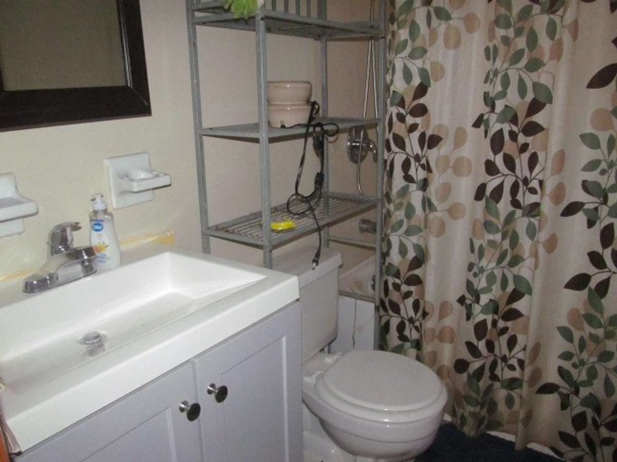 Bathroom downstairs