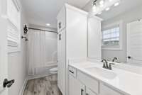Beautiful vanity space and tub/shower combo