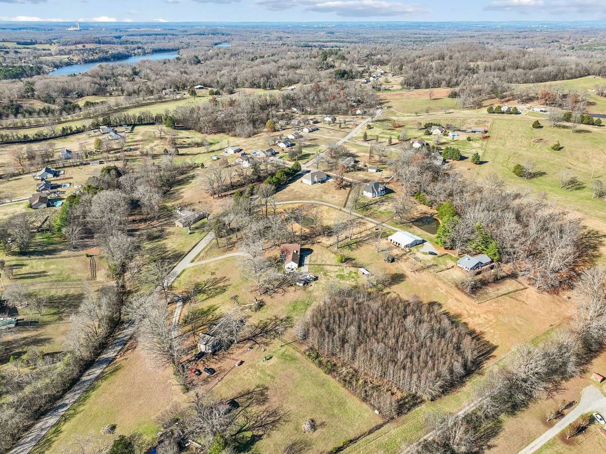 Old Hickory Lake is just minutes away!