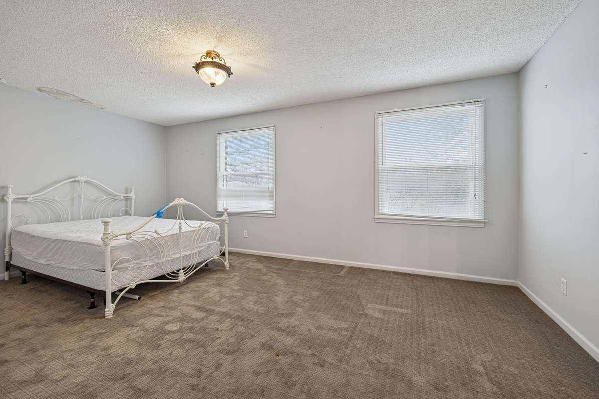 Upstairs primary bedroom 1 with full bathroom.