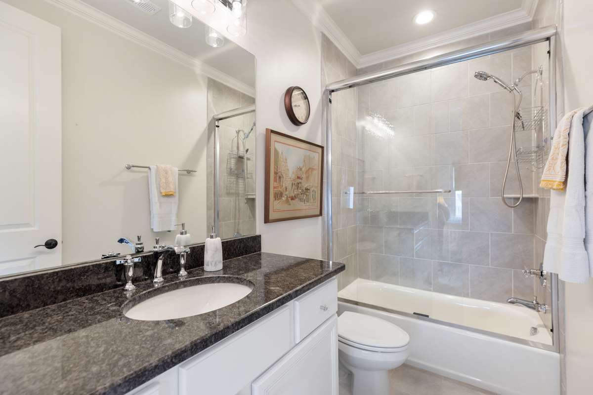 With Ensuite bathroom
