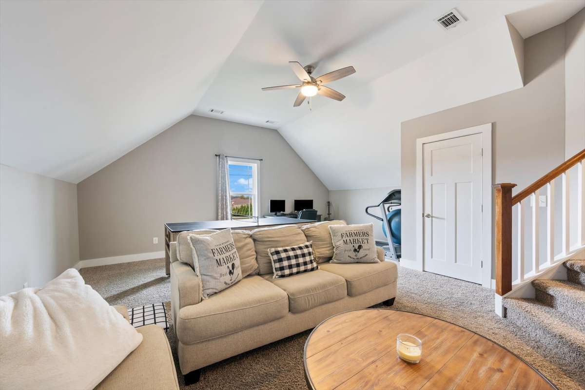 Bonus room could serve as a 4th bedroom