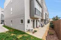 Corner-unit stacked flat