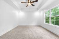 Example photos, colors and materials may vary.