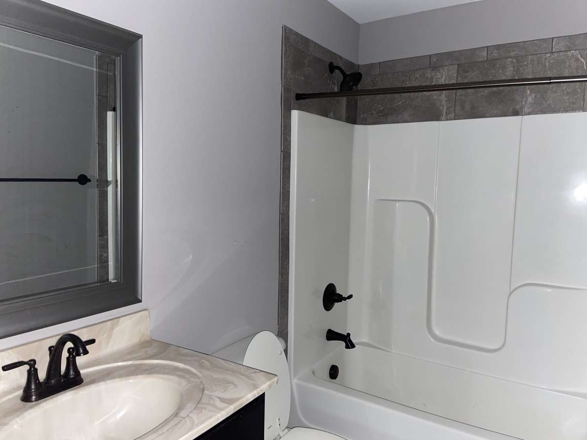 Upstairs guest bath